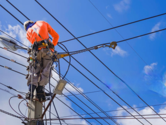 overheadfiber-cables-instalation